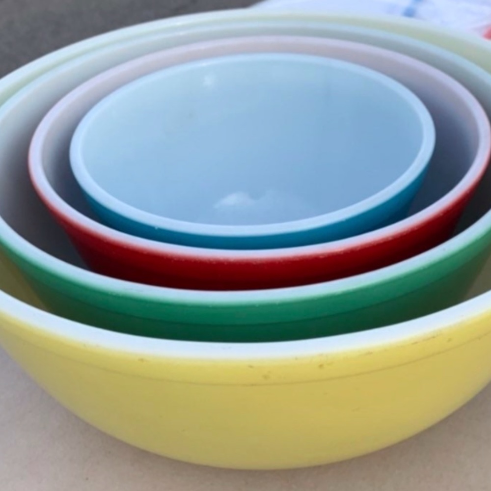 Pyrex Primary Colors Bowl Set